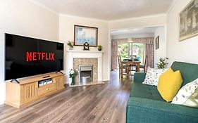 Leicester Oadby 4 Bed Home, 8 Guests, Park 5 Cars